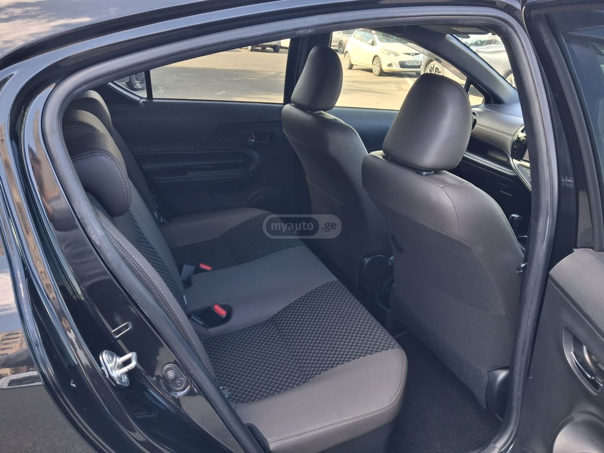 Toyota Aqua - фото 5
