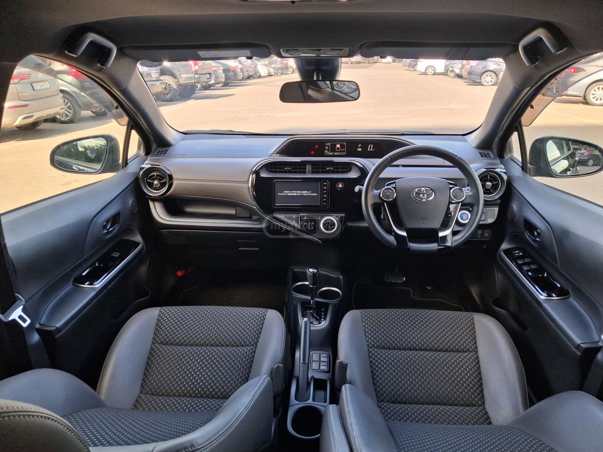 Toyota Aqua - фото 6
