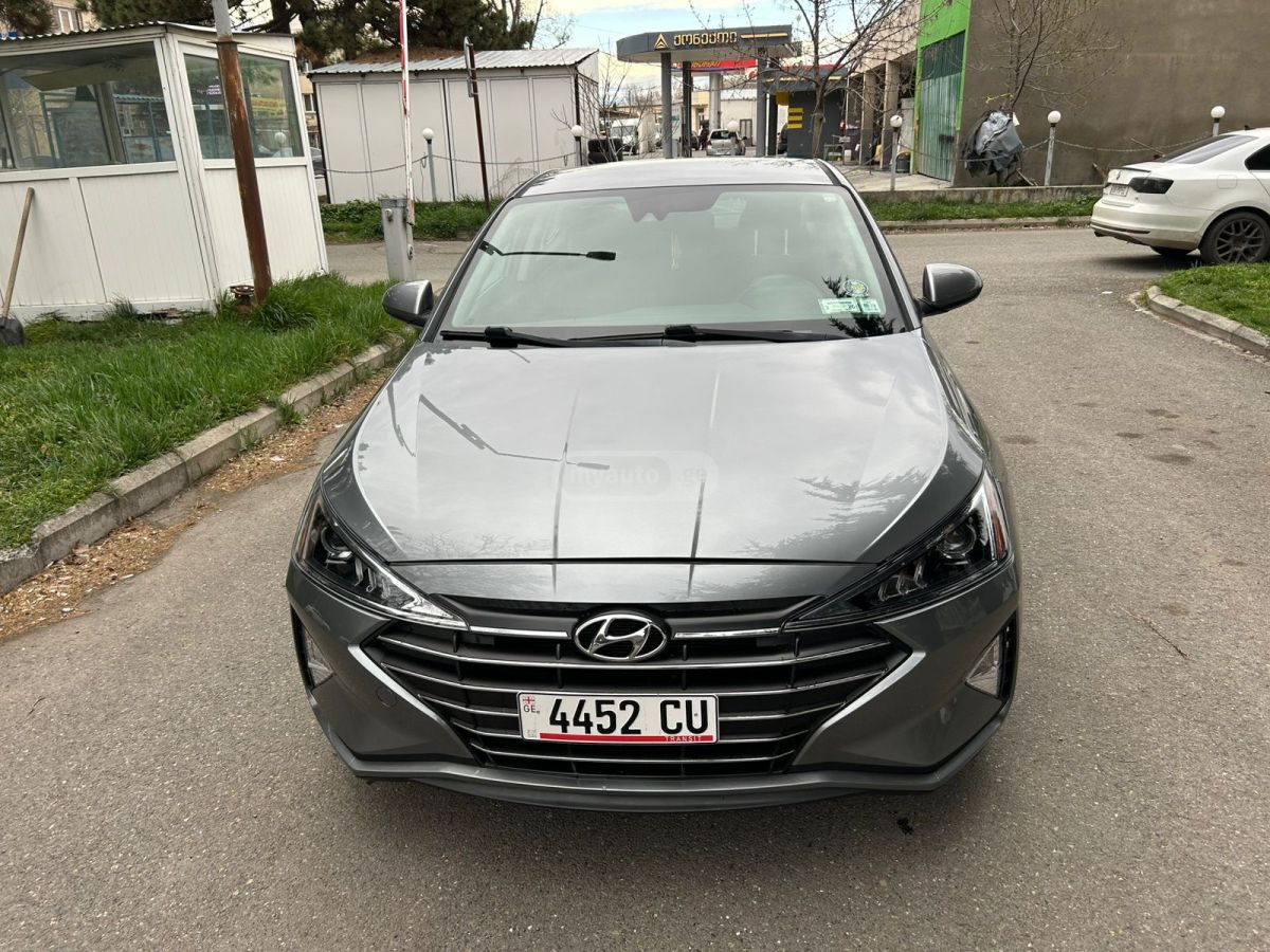 Hyundai Elantra - фото 1