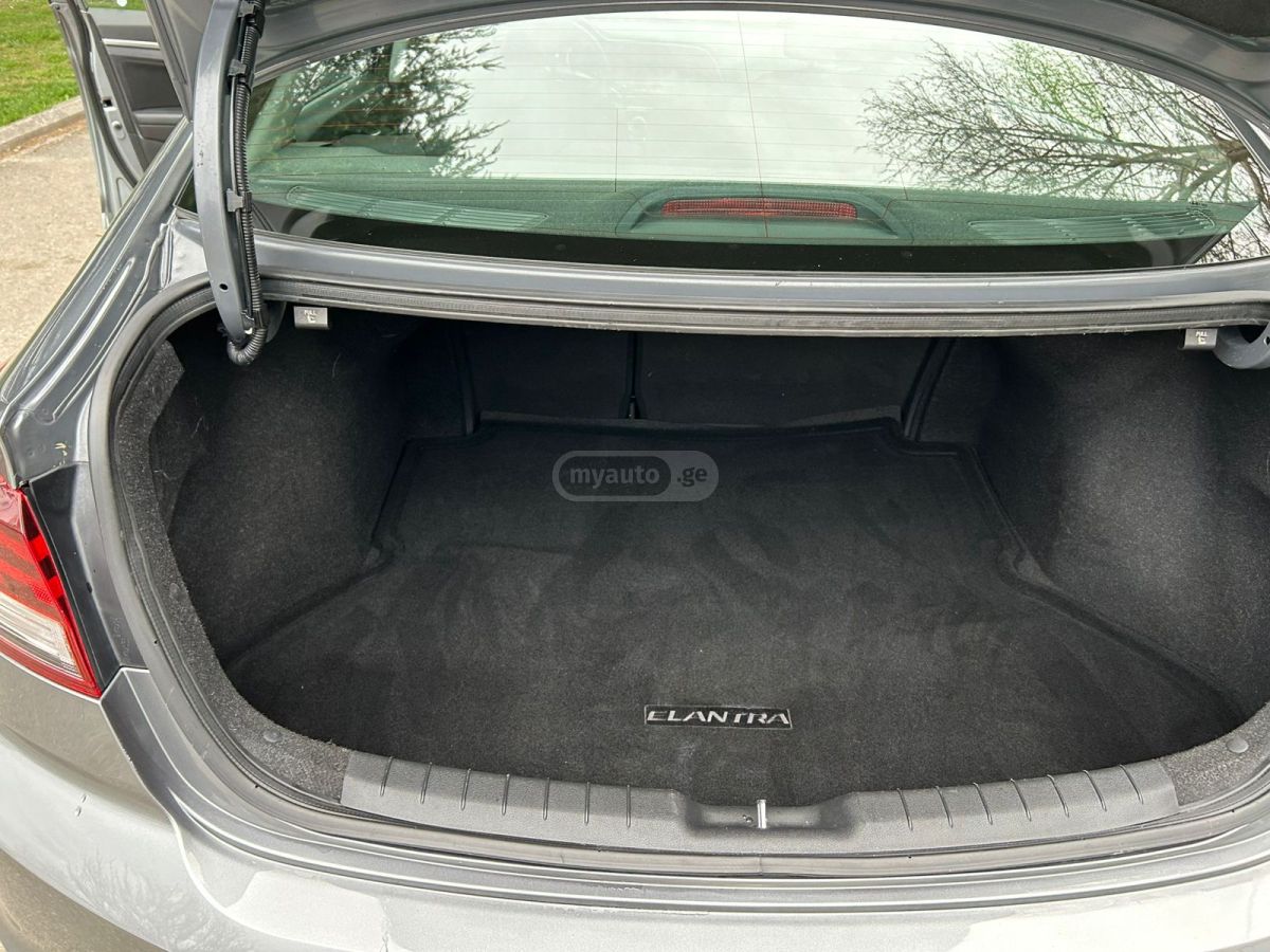 Hyundai Elantra - фото 10