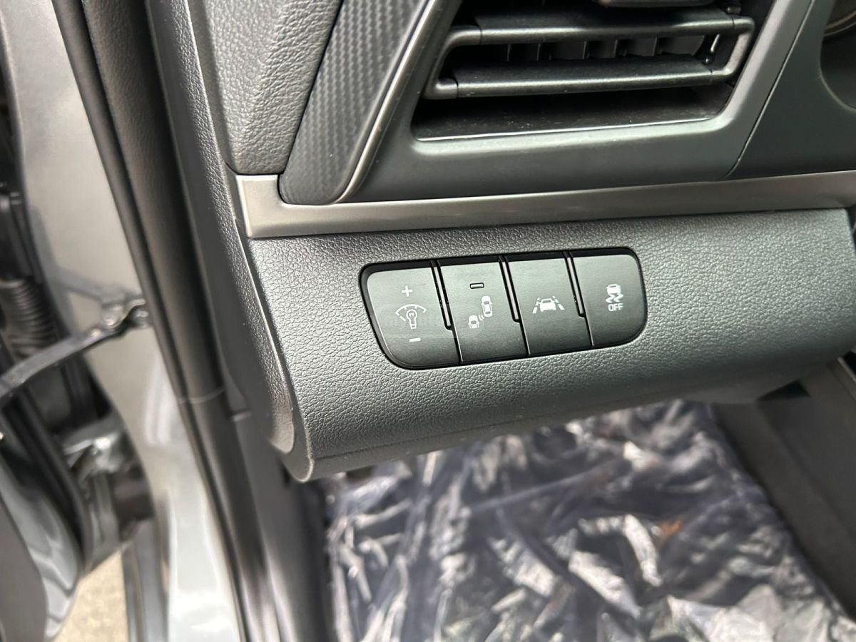 Hyundai Elantra - фото 12