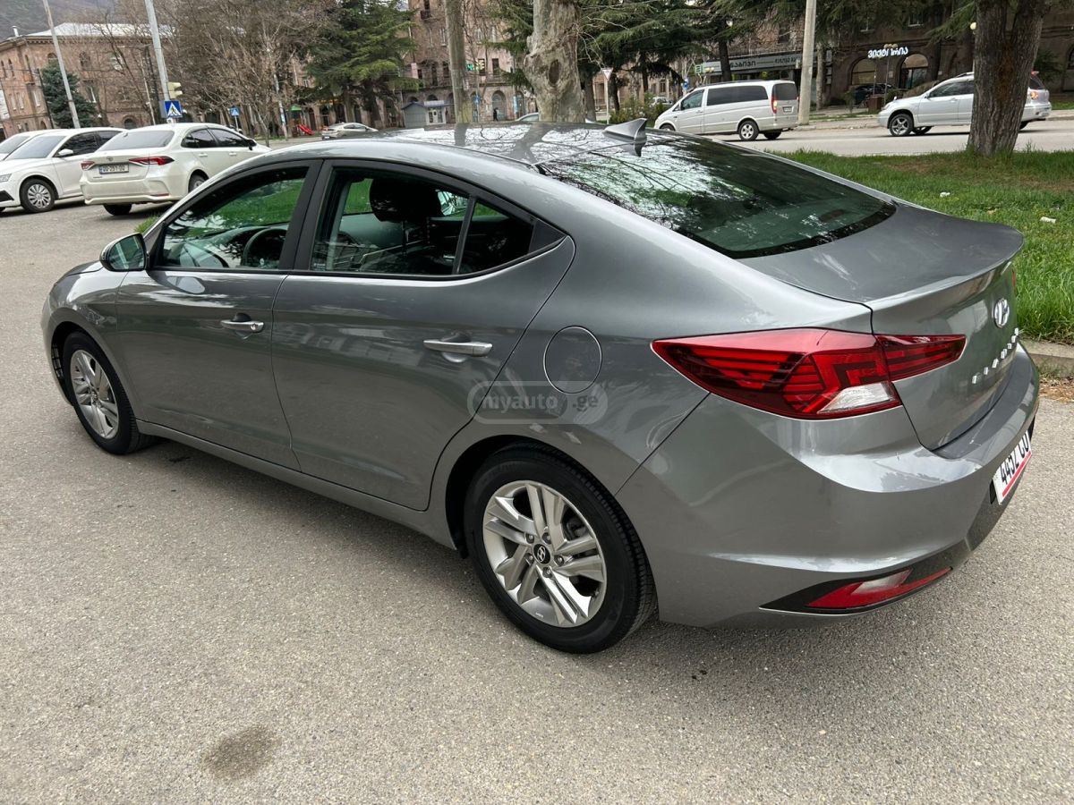 Hyundai Elantra - фото 3