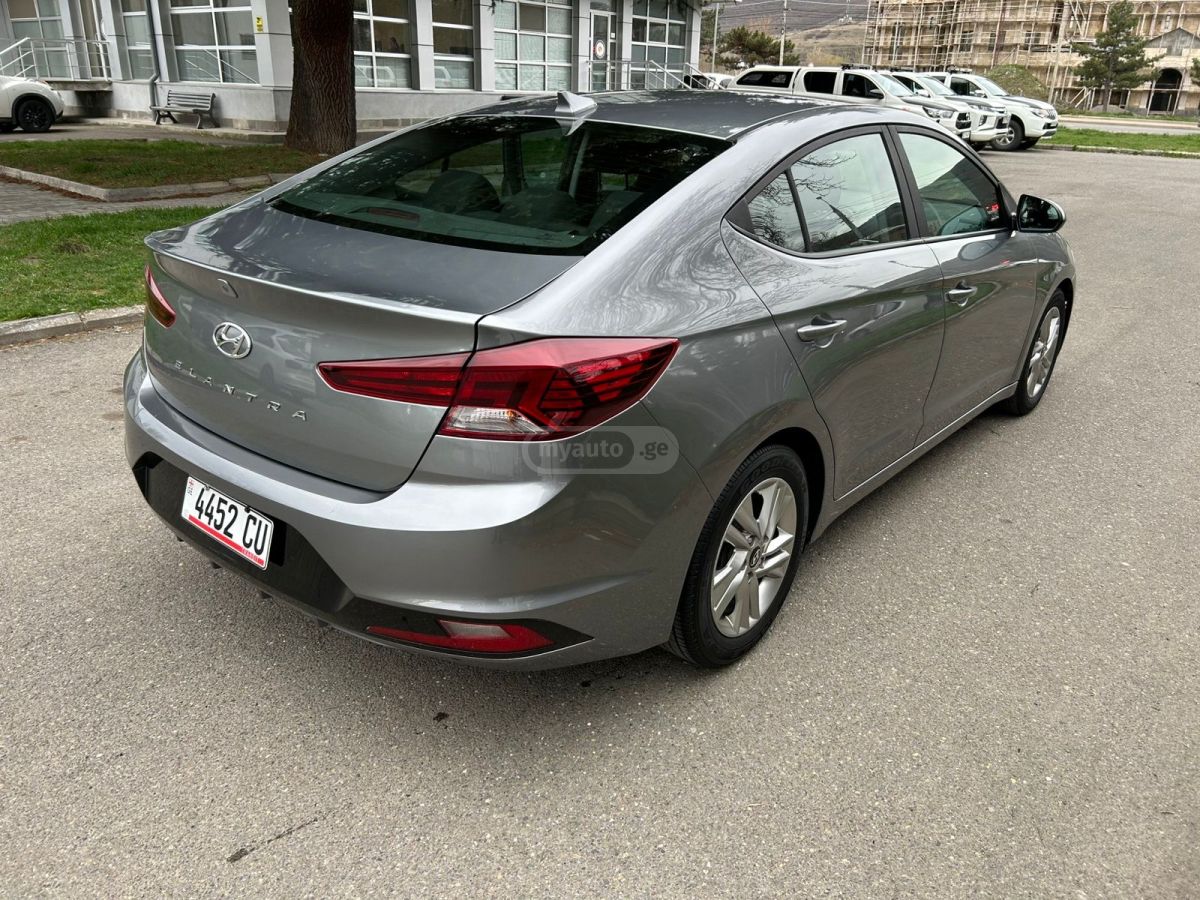 Hyundai Elantra - фото 4