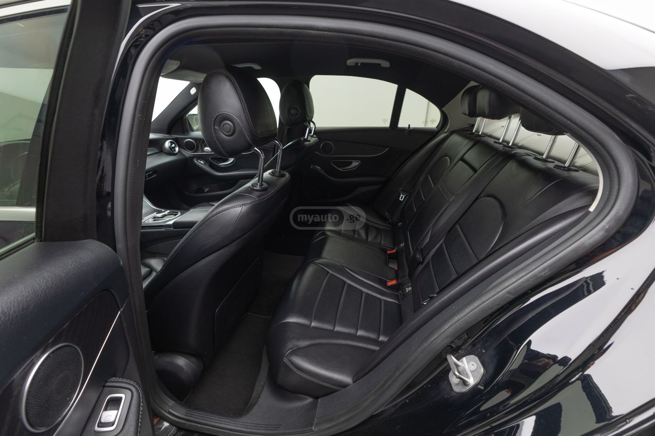 Mercedes-Benz C 200 - фото 9