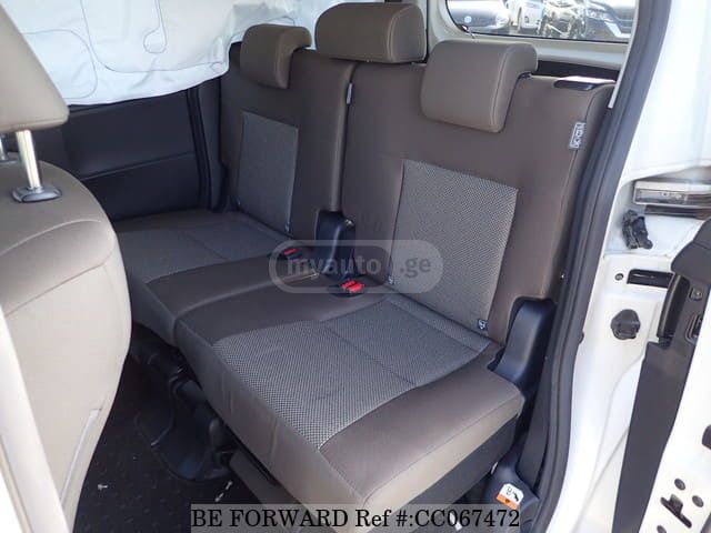 Toyota Sienta - фото 10