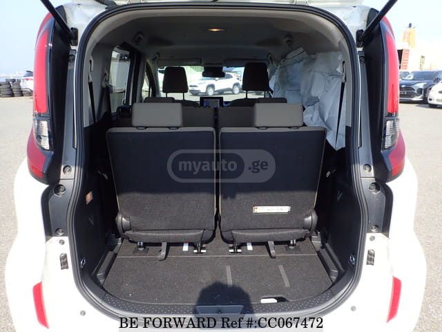 Toyota Sienta - фото 12