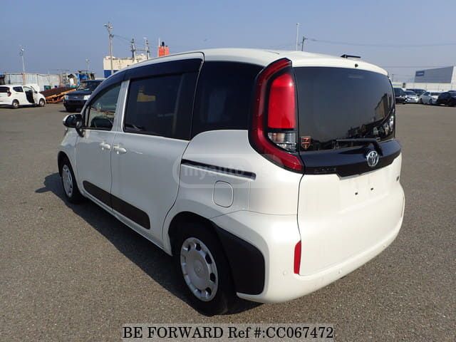 Toyota Sienta - фото 4