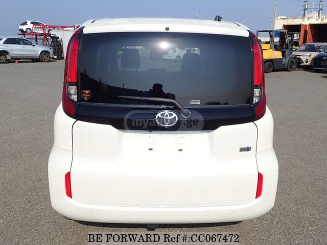 Toyota Sienta - фото 5