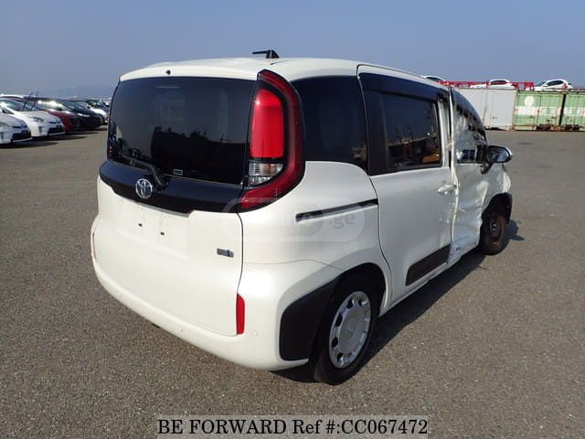 Toyota Sienta - фото 6