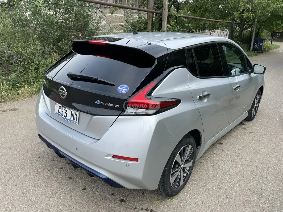 نمای دیگر Nissan x v 2021