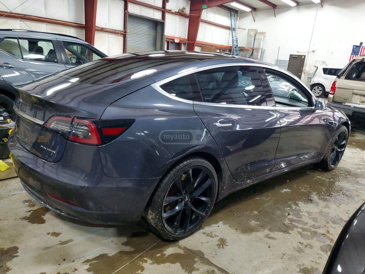 Tesla Model 3 - фото 1