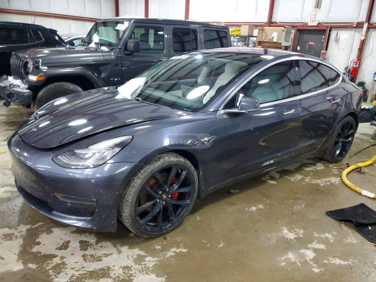 Tesla Model 3 - фото 2