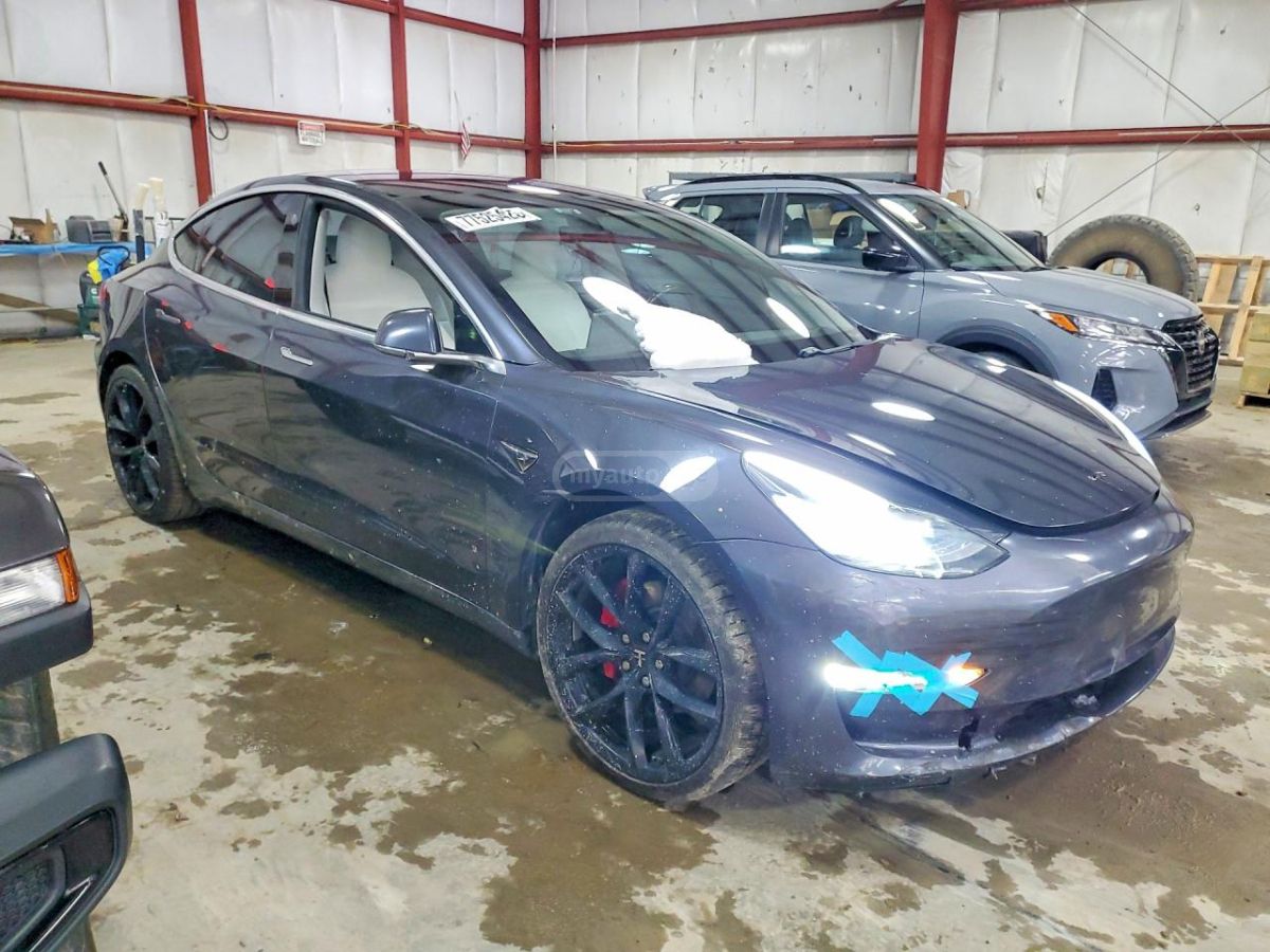 Tesla Model 3 - фото 3