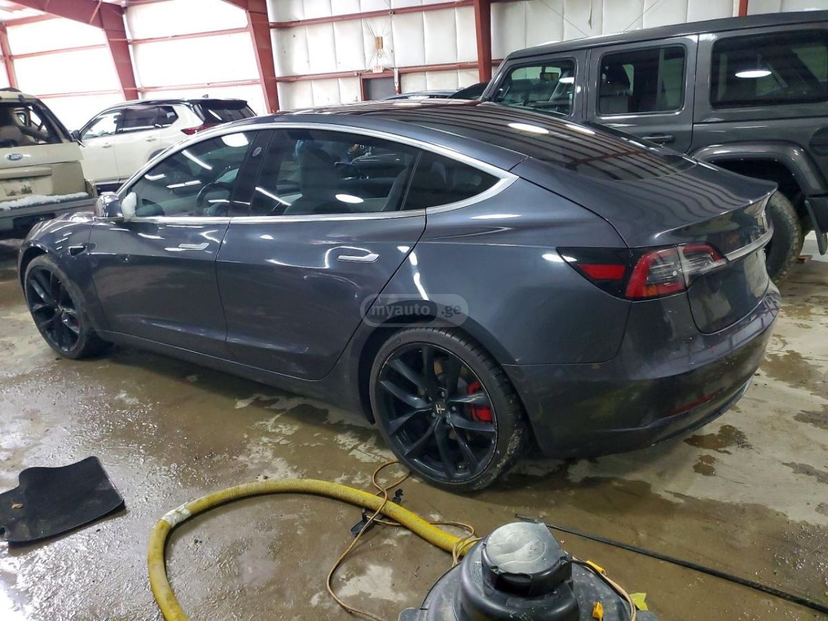 Tesla Model 3 - фото 6