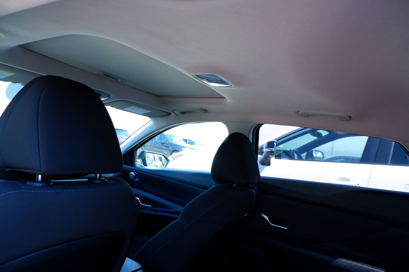 Hyundai Elantra - фото 10