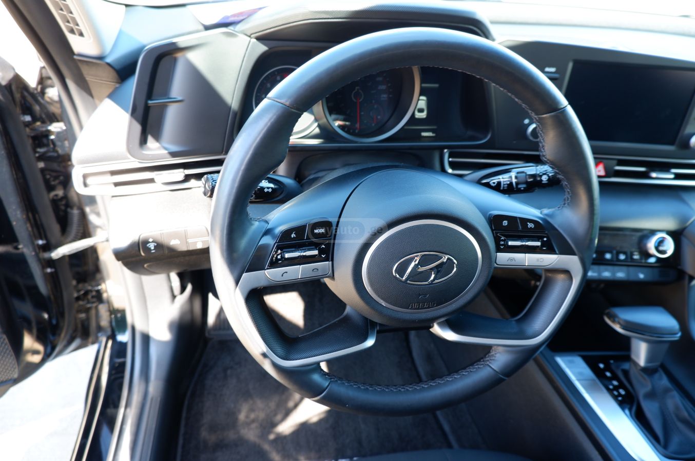 Hyundai Elantra - фото 12