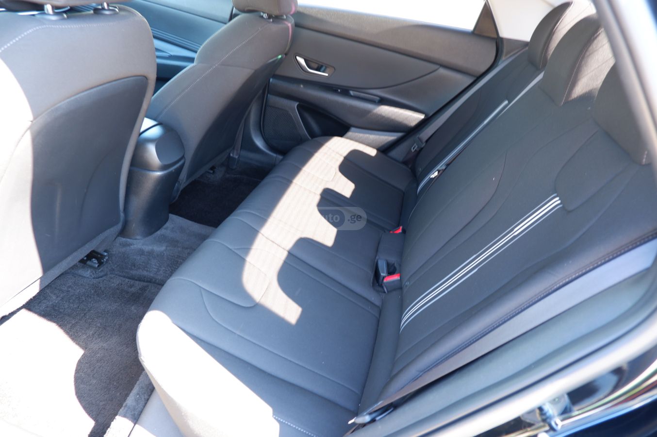 Hyundai Elantra - фото 8