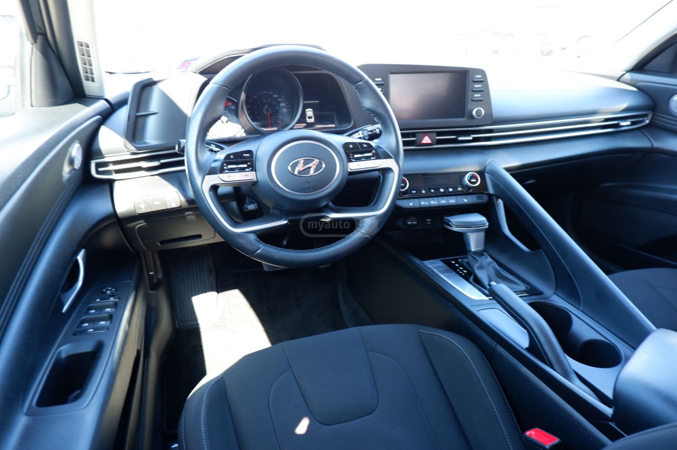 Hyundai Elantra - фото 9