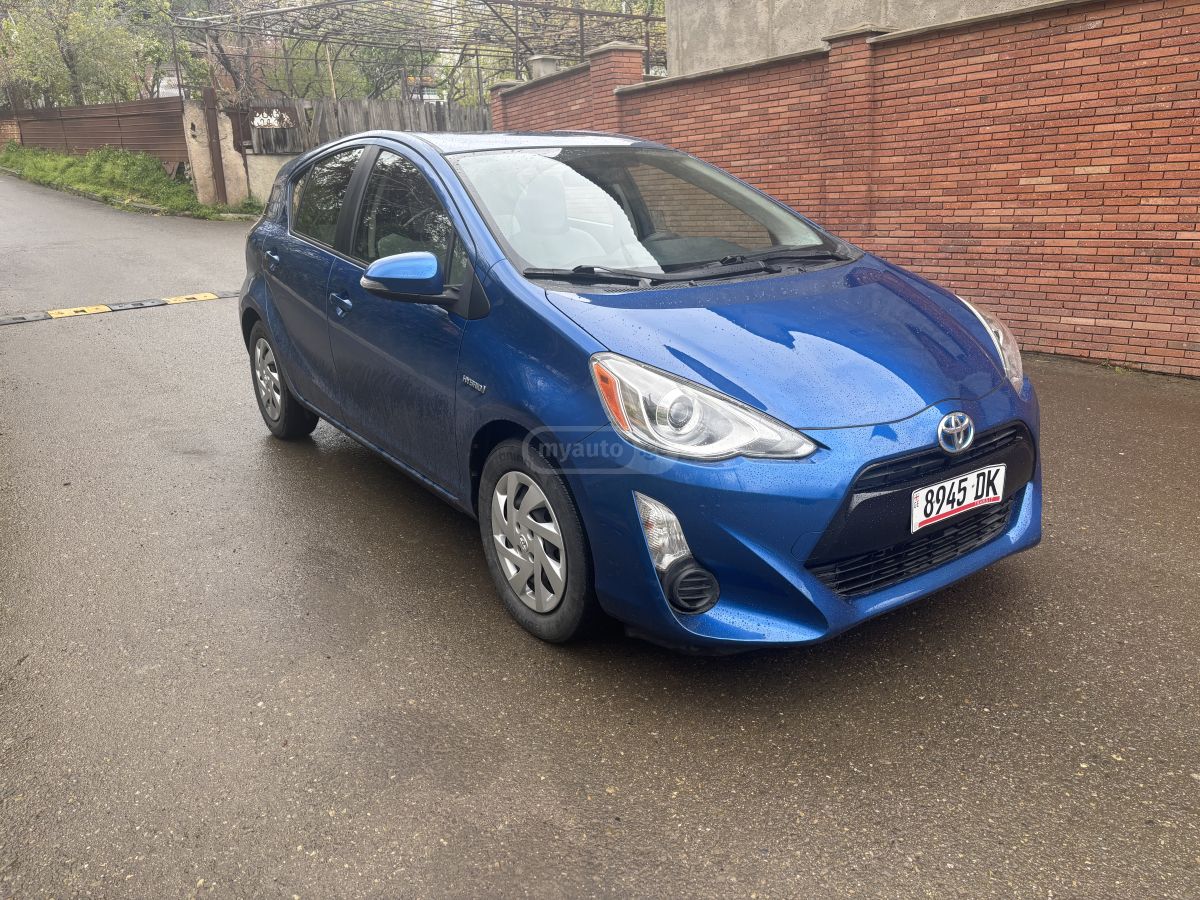 Toyota Prius C - фото 1