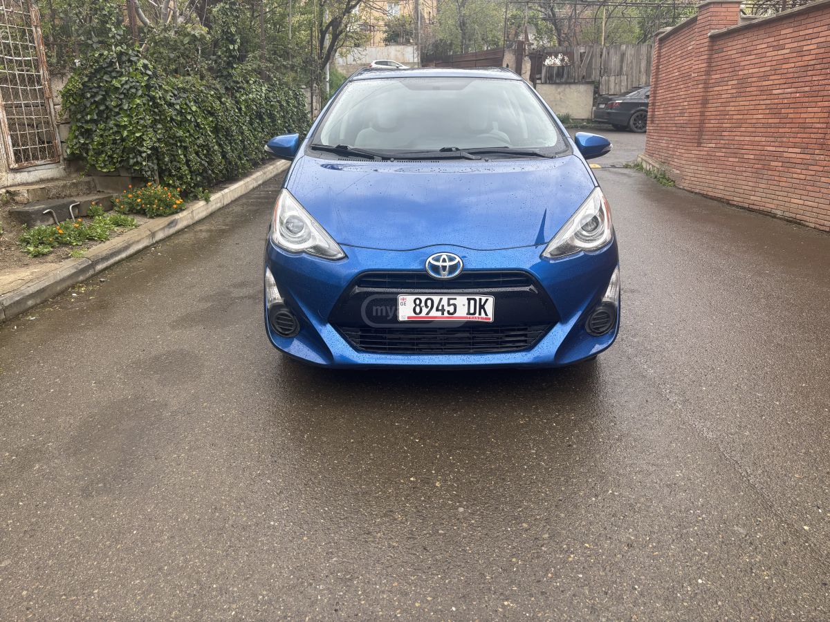 Toyota Prius C - фото 2