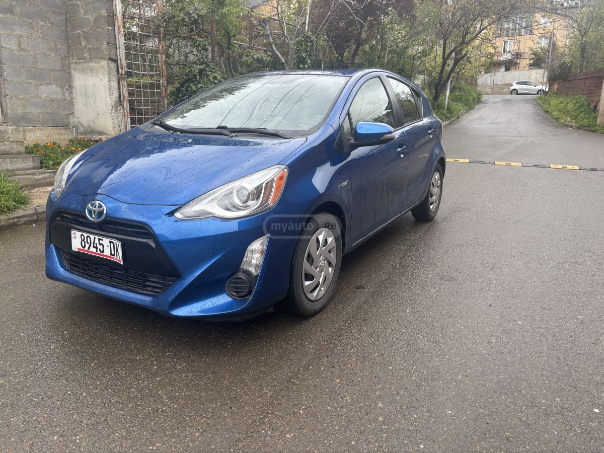 Toyota Prius C - фото 3