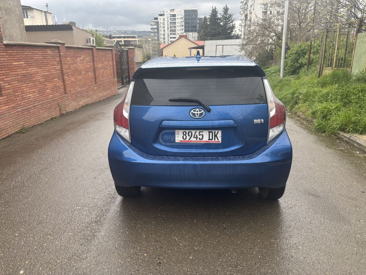 Toyota Prius C - фото 5