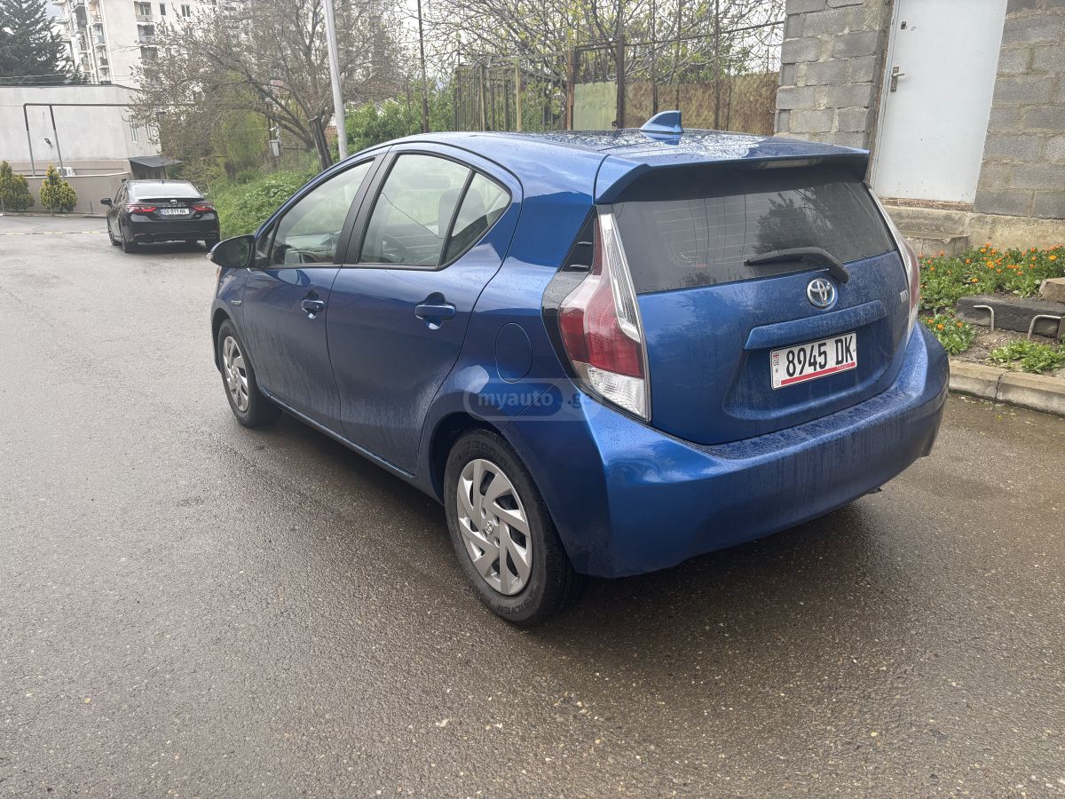 Toyota Prius C - фото 6
