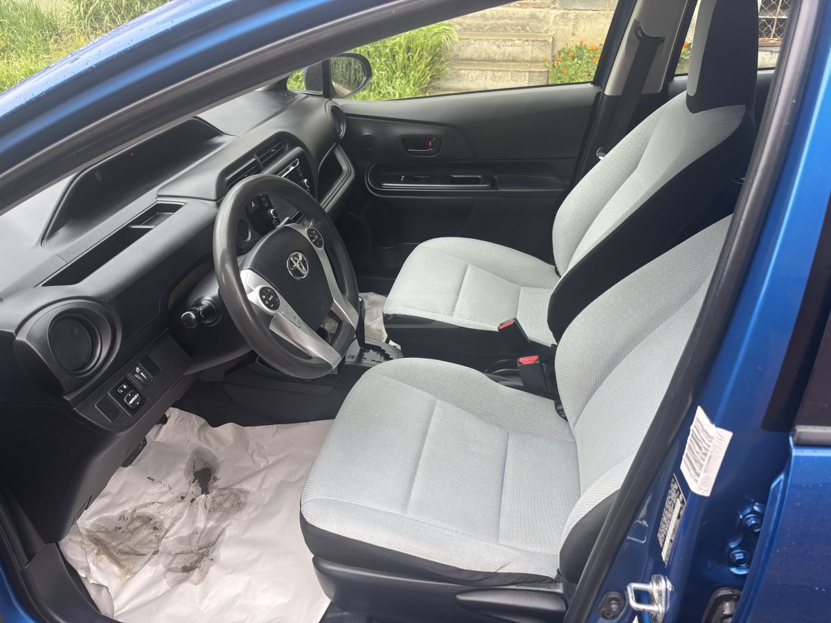 Toyota Prius C - фото 8