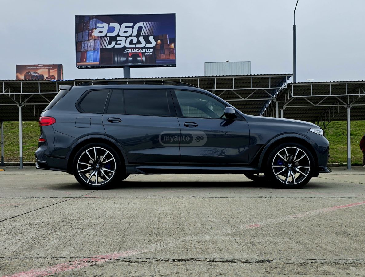 BMW X7 - фото 1