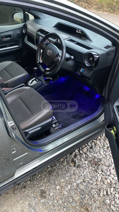 Toyota Aqua - фото 2