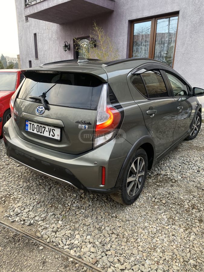 Toyota Aqua - фото 4