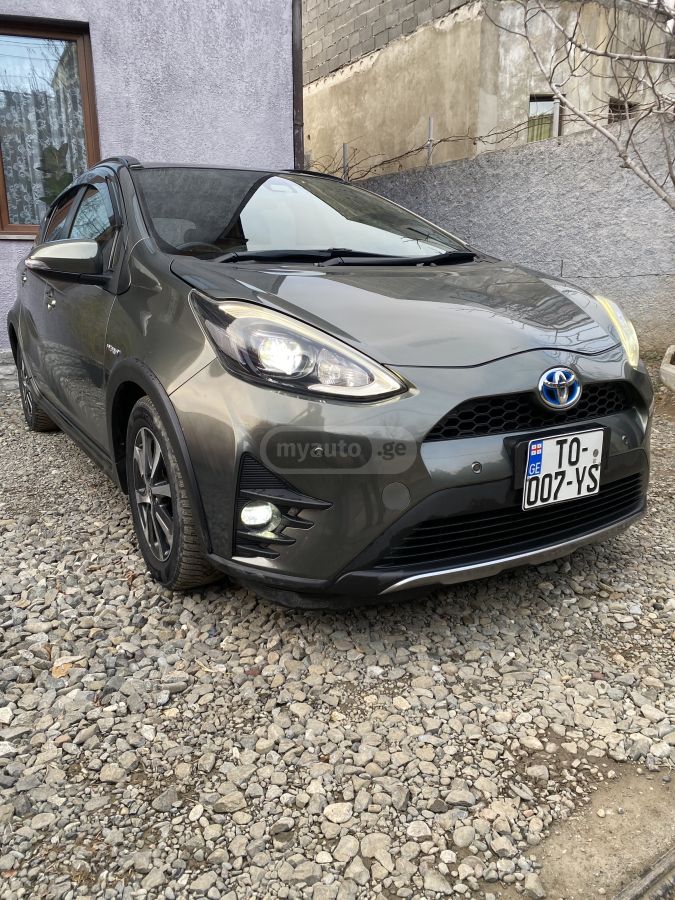 Toyota Aqua - фото 5