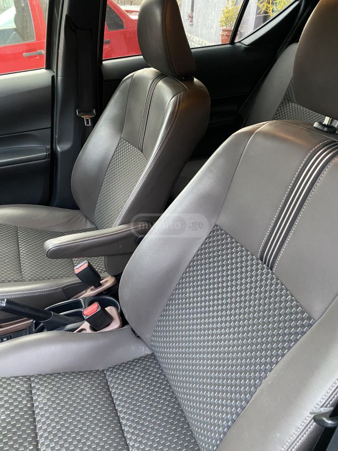 Toyota Aqua - фото 7