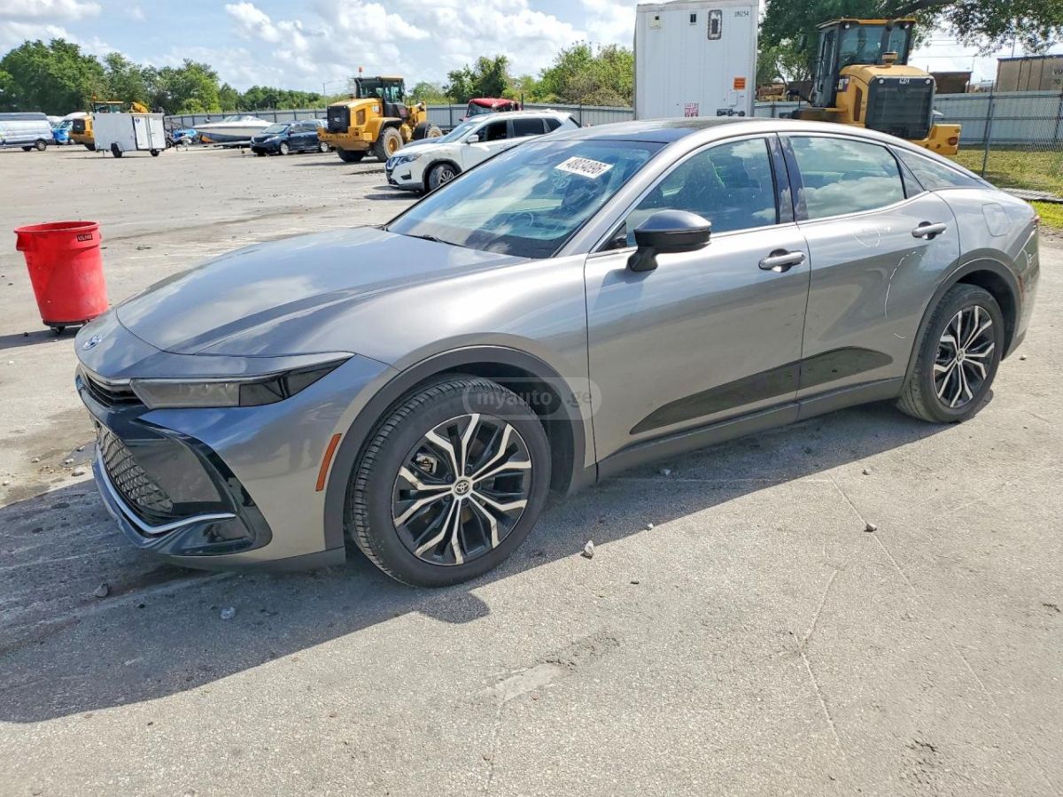 Toyota Crown - фото 1