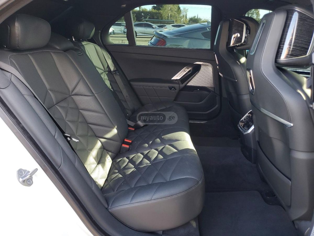 BMW 740 2023 — миниатюра 10