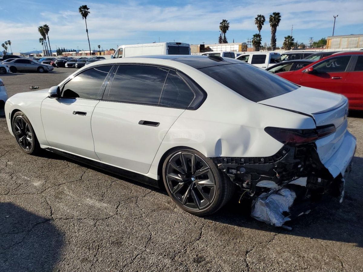 BMW 740 2023 — миниатюра 2