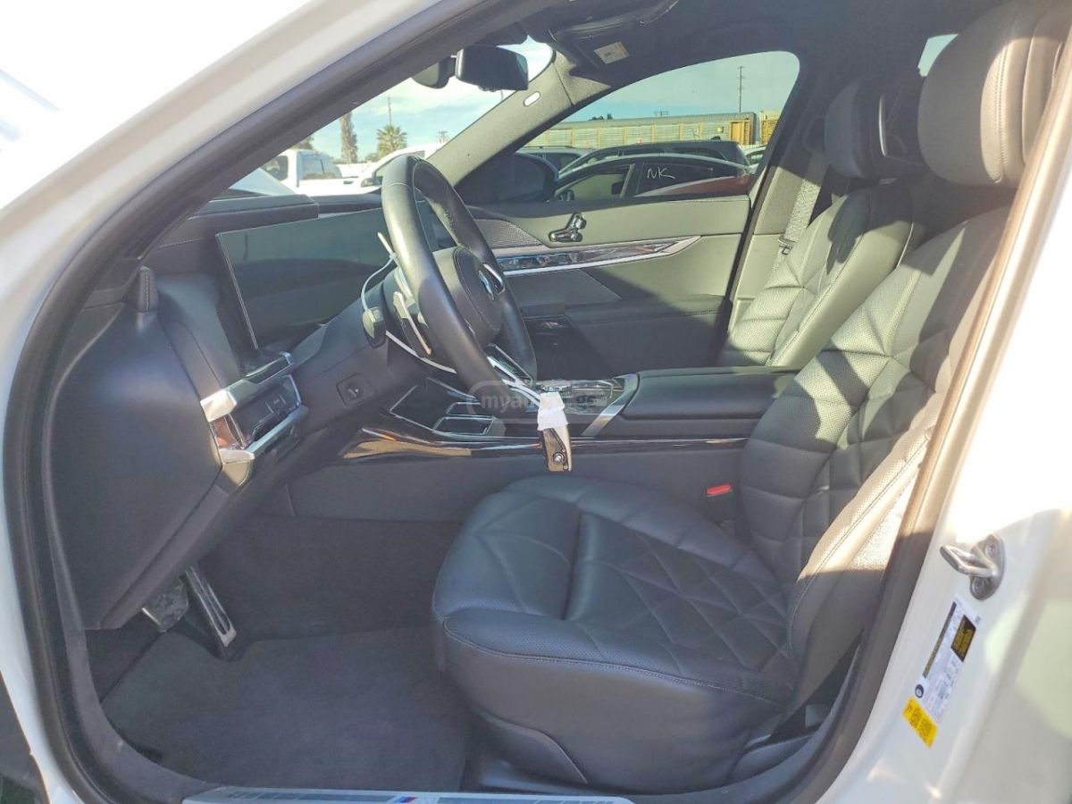 BMW 740 2023 — миниатюра 7