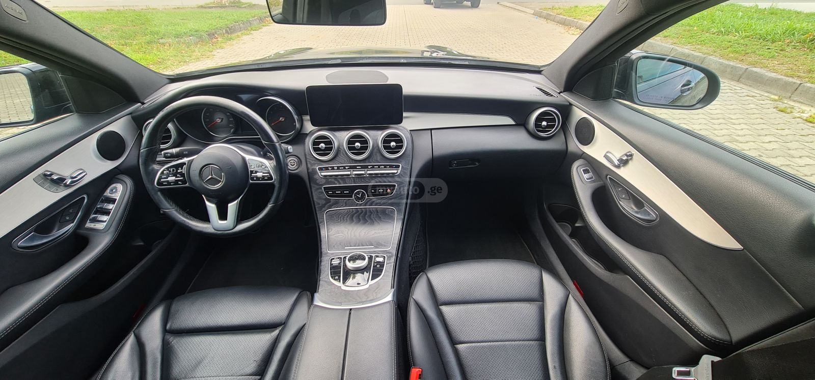Mercedes-Benz C 300 - фото 7
