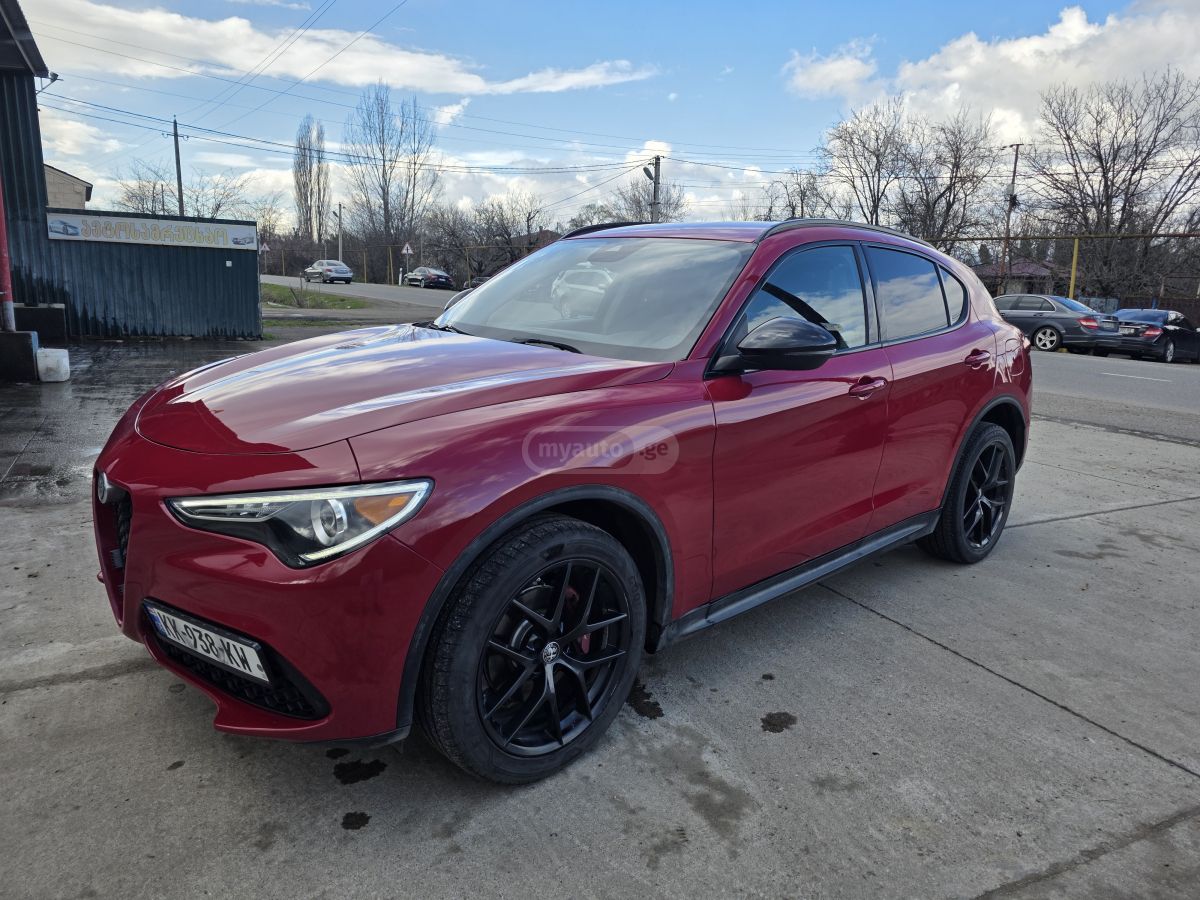 Alfa Romeo Stelvio - фото 1