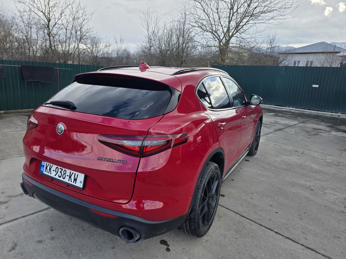 Alfa Romeo Stelvio - фото 10