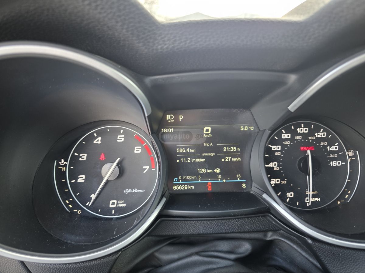 Alfa Romeo Stelvio - фото 4