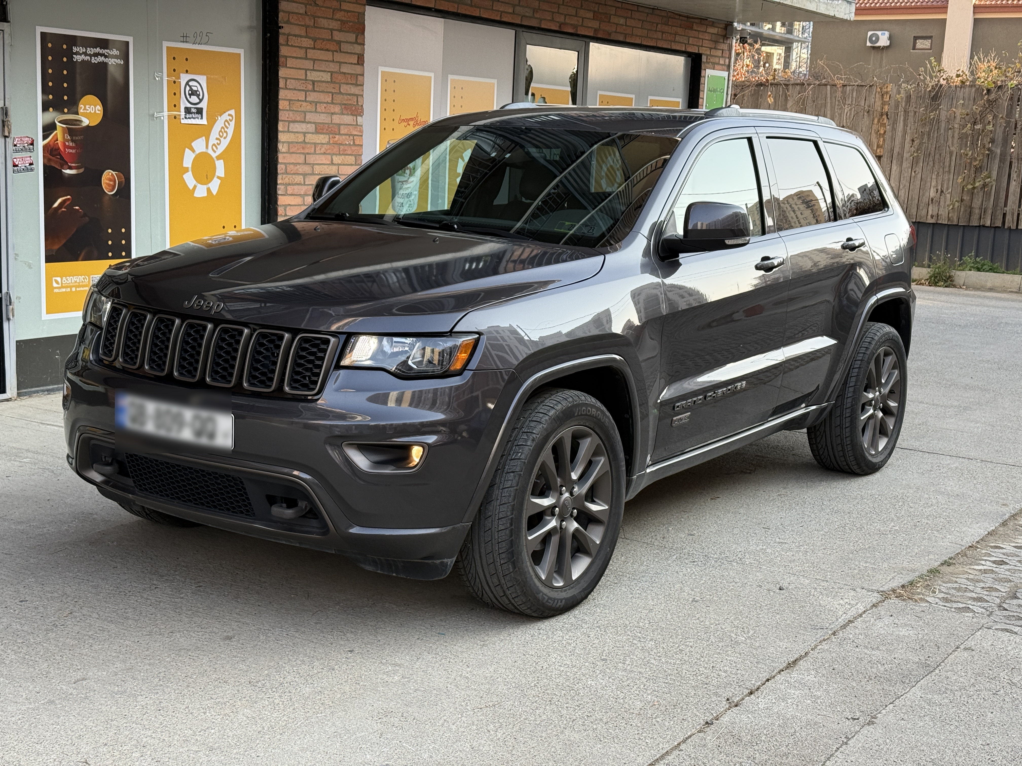 Jeep Grand Cherokee - фото 1