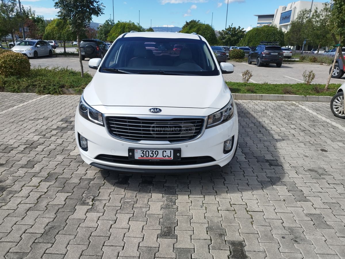 Kia Carnival - фото 1