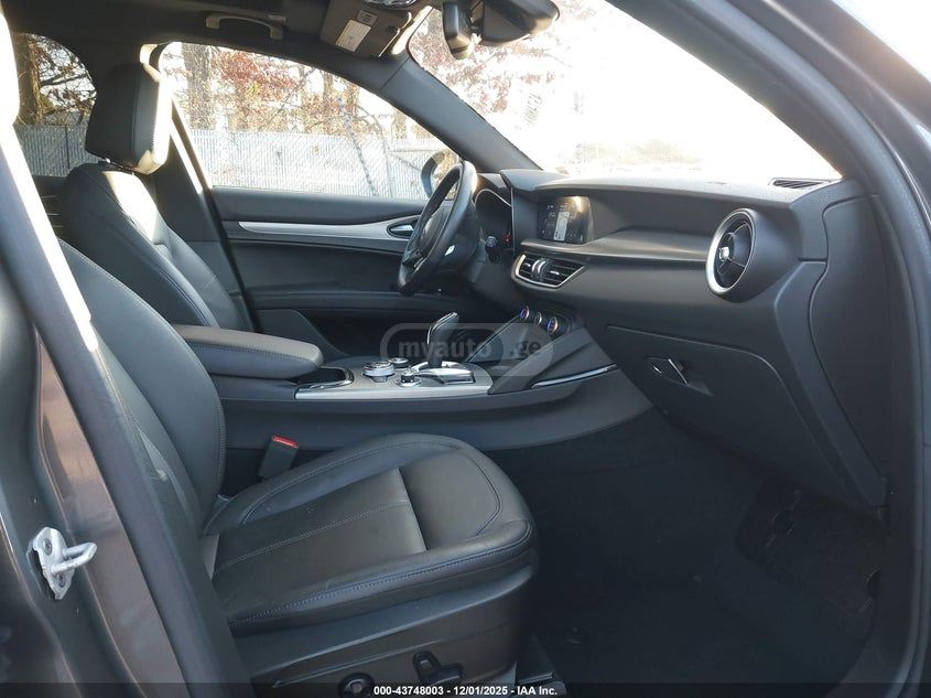 Alfa Romeo Stelvio 2024 — миниатюра 5