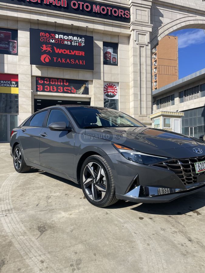 Hyundai Elantra - фото 1