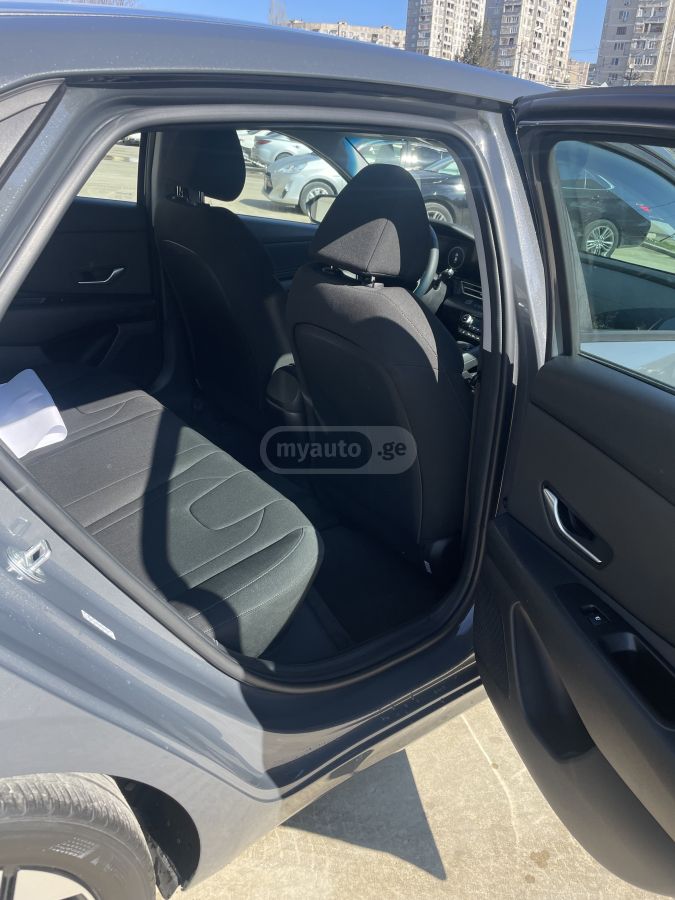 Hyundai Elantra - фото 7