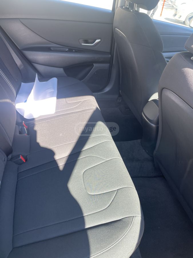 Hyundai Elantra - фото 8