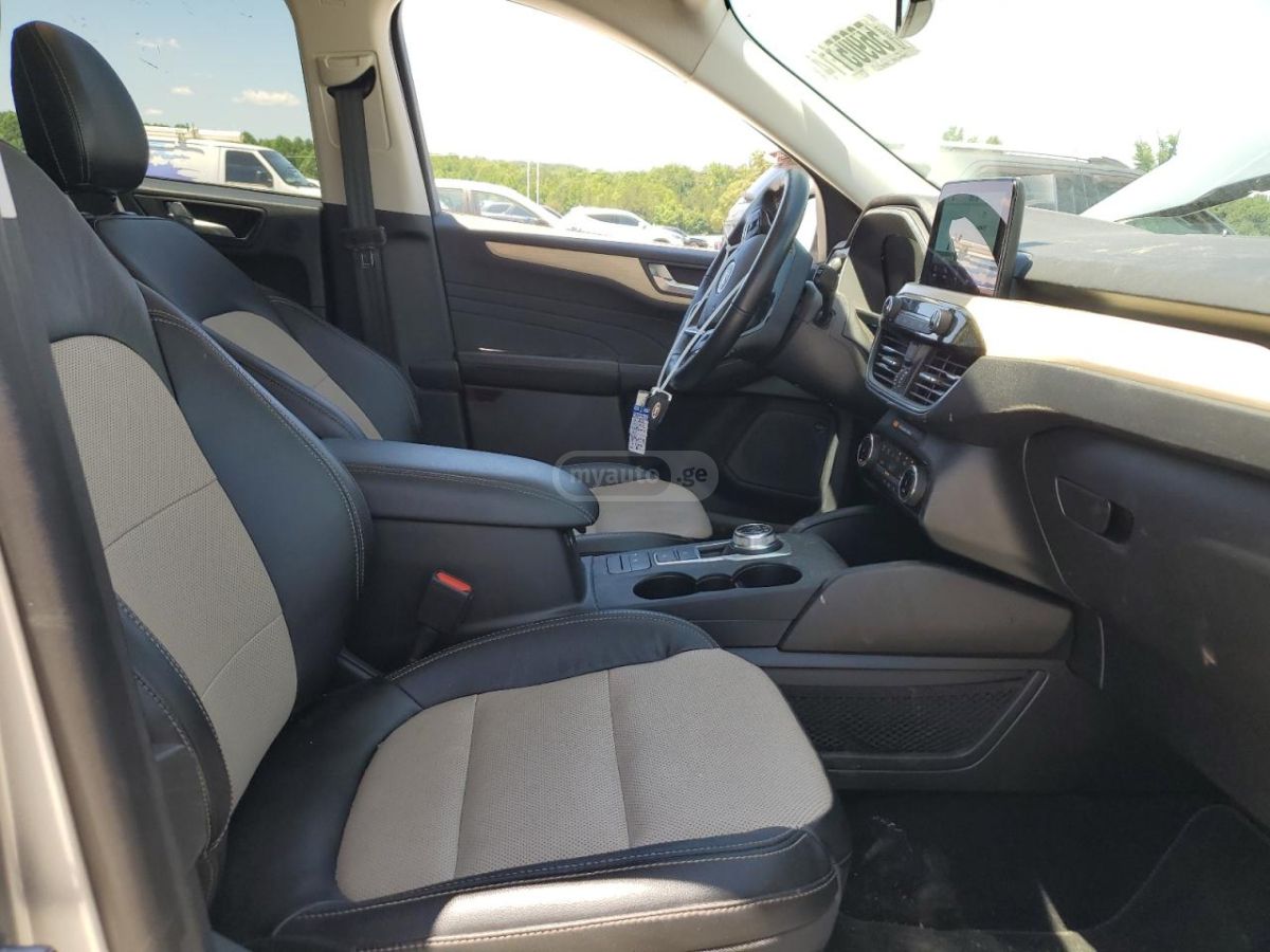 Ford Titanium Hybrid 4dr All-Wheel — миниатюра 12