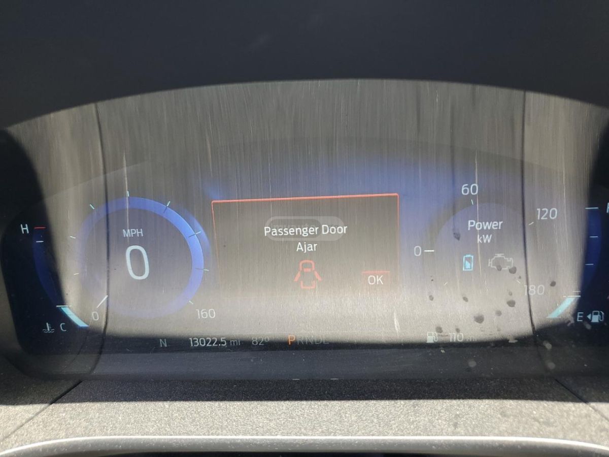 Ford Titanium Hybrid 4dr All-Wheel — миниатюра 8