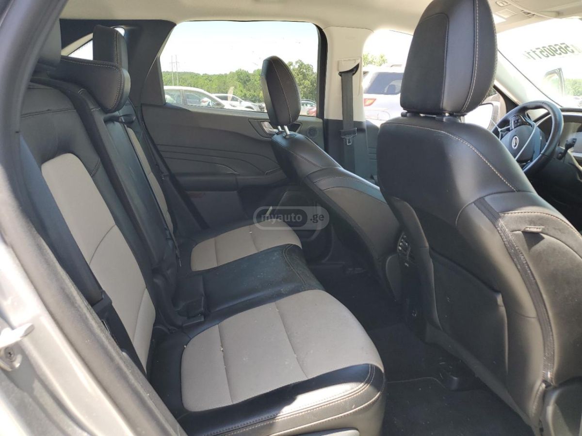 Ford Titanium Hybrid 4dr All-Wheel — миниатюра 9